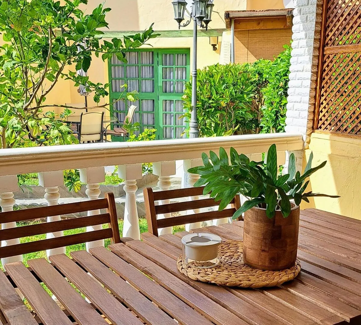 Bungalow Parrales contacts